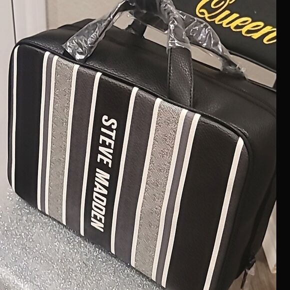 Steve Madden Logo Stripe Weekender Cosmetic Case - Picture 5 of 9